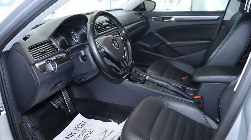 2018 Volkswagen Passat 2.0T SEL Premium