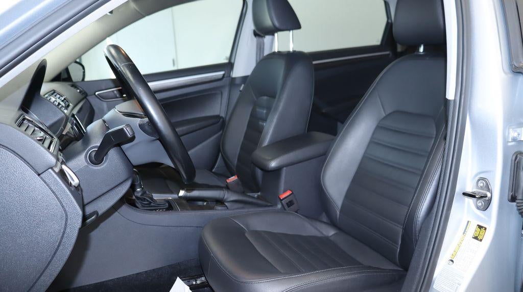 2018 Volkswagen Passat 2.0T SEL Premium