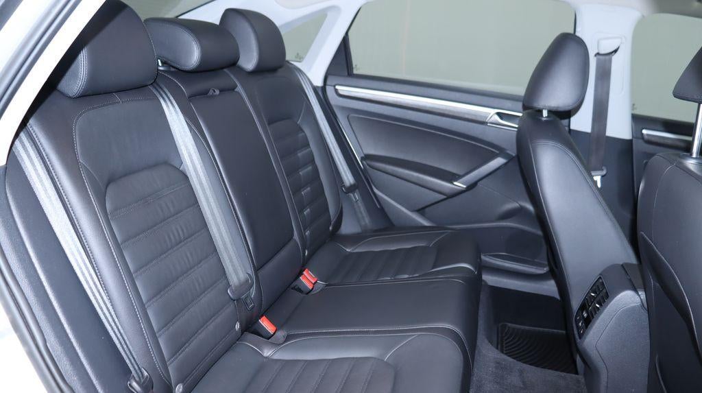 2018 Volkswagen Passat 2.0T SEL Premium