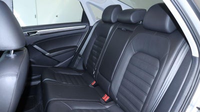 2018 Volkswagen Passat 2.0T SEL Premium