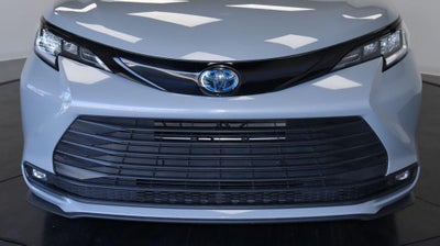 2025 Toyota Sienna Woodland Edition