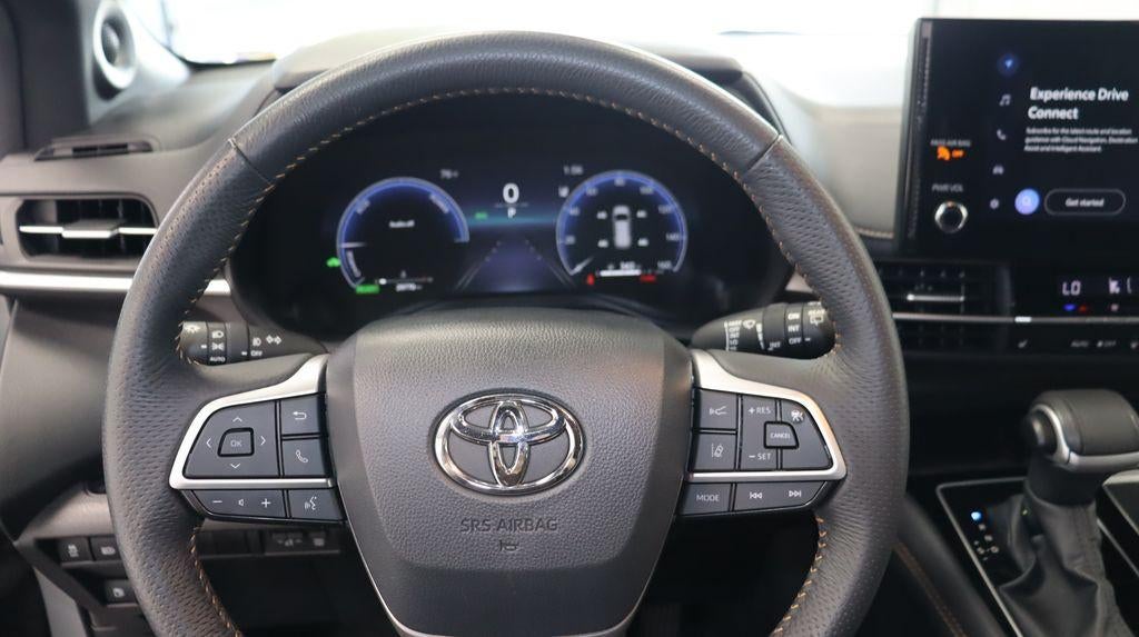 2025 Toyota Sienna Woodland Edition
