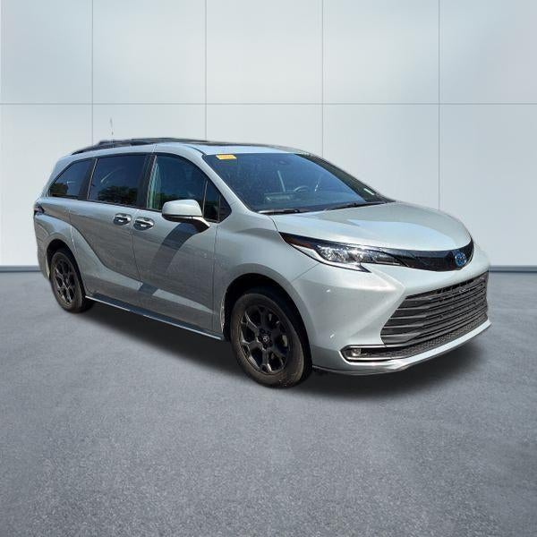 2025 Toyota Sienna Woodland Edition