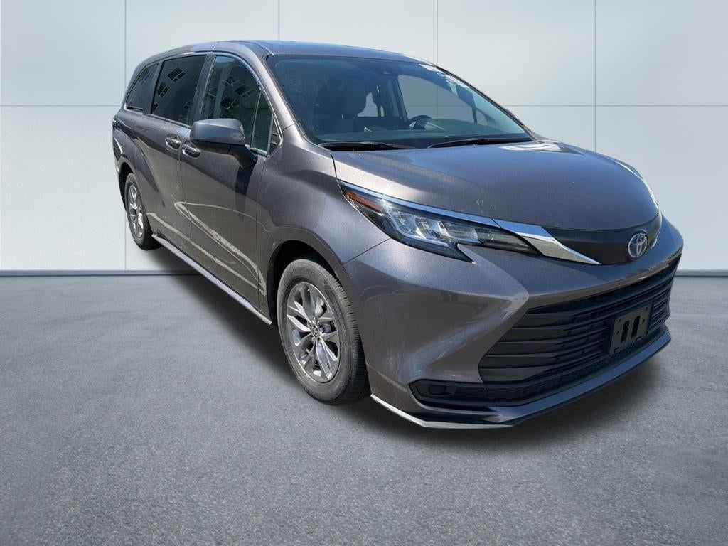 2023 Toyota Sienna LE