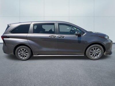 2023 Toyota Sienna LE