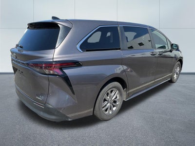 2023 Toyota Sienna LE