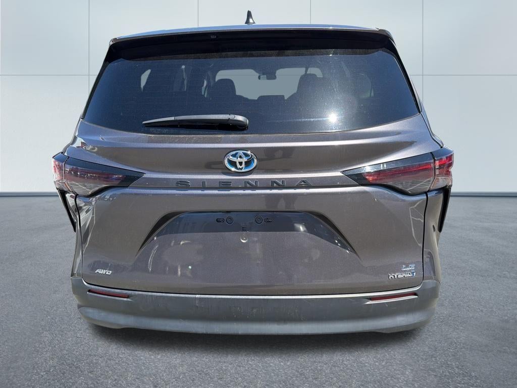 2023 Toyota Sienna LE