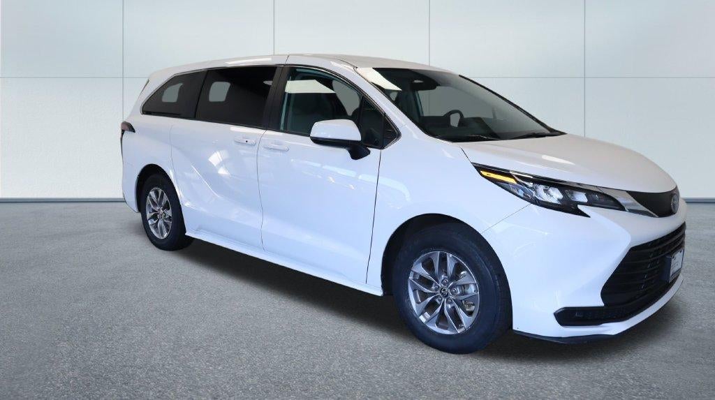 2024 Toyota Sienna LE