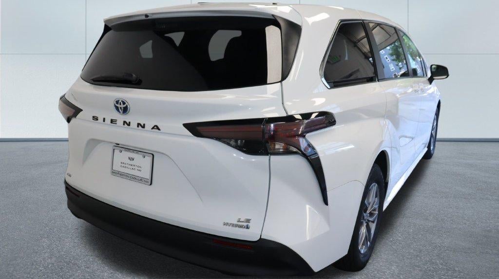 2024 Toyota Sienna LE