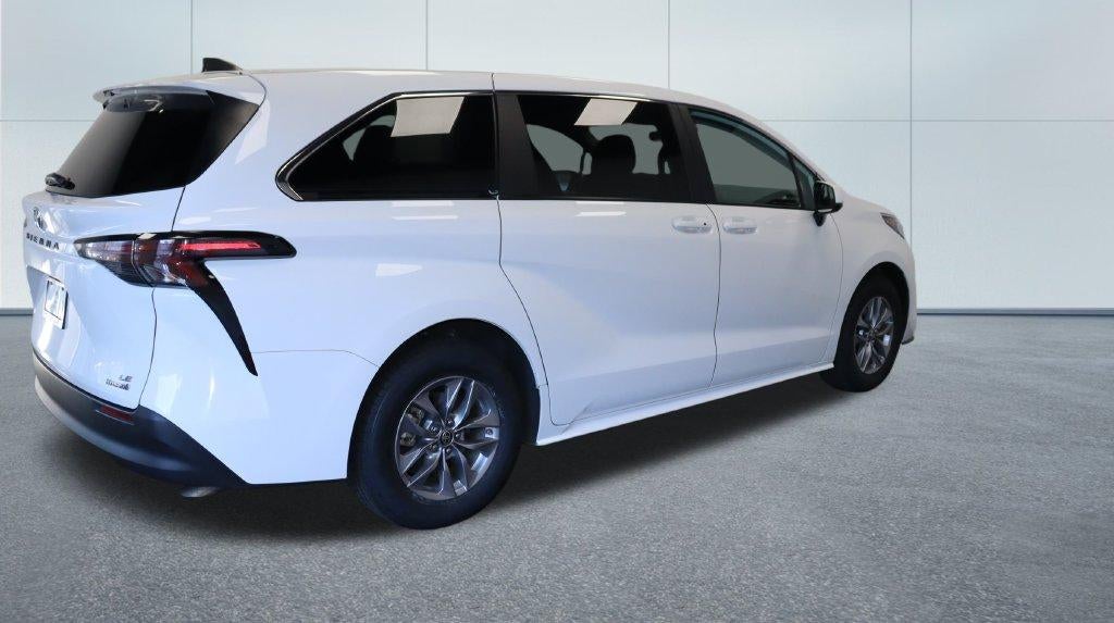 2024 Toyota Sienna LE
