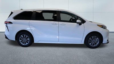2024 Toyota Sienna LE