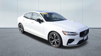 2024 Volvo S60 B5 Plus Dark Theme