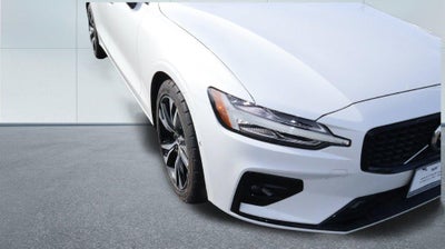 2024 Volvo S60 B5 Plus Dark Theme