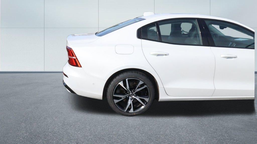 2024 Volvo S60 B5 Plus Dark Theme