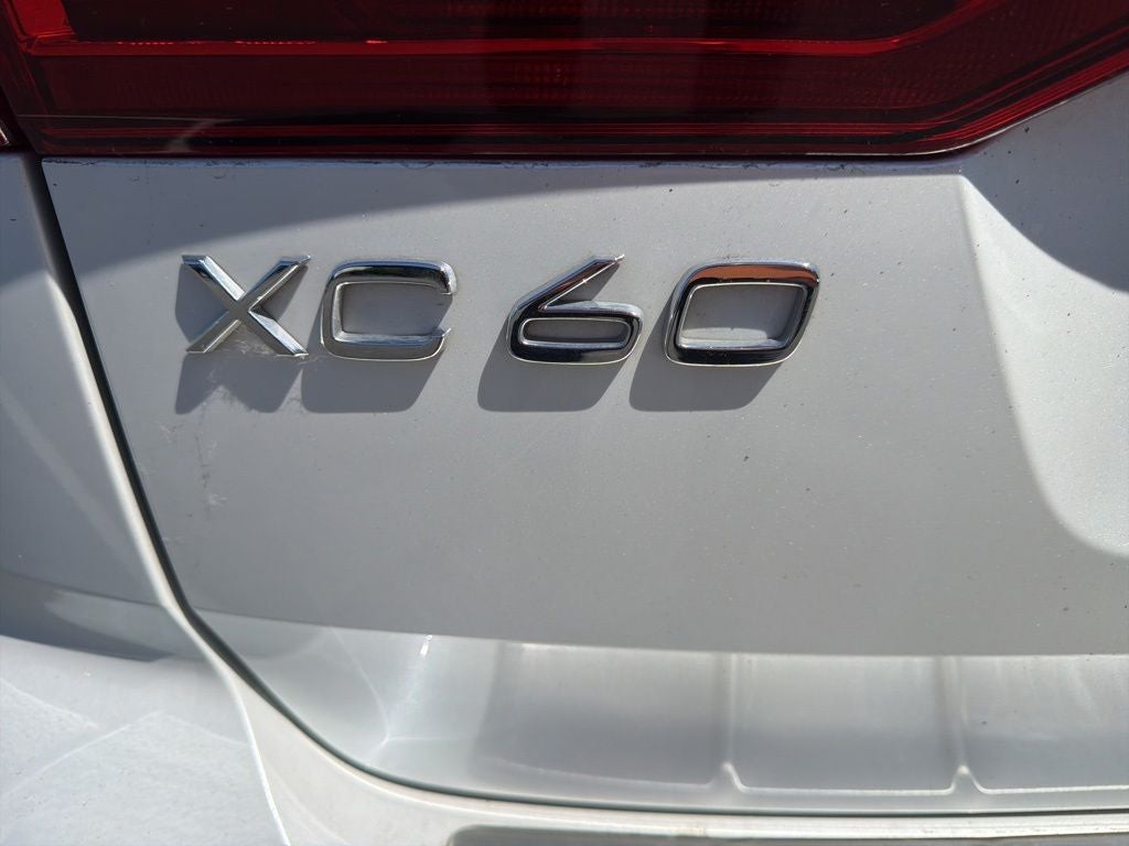 2023 Volvo XC60 B5 Plus Dark Theme