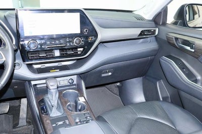 2024 Toyota Highlander Hybrid Platinum