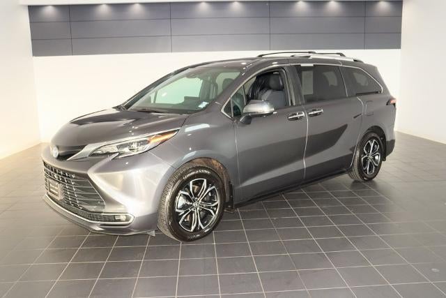 2025 Toyota Sienna Platinum