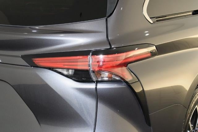 2025 Toyota Sienna Platinum