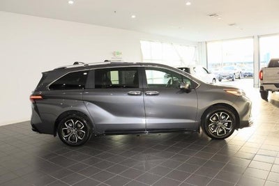 2025 Toyota Sienna Platinum