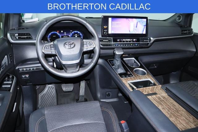 2025 Toyota Sienna Platinum