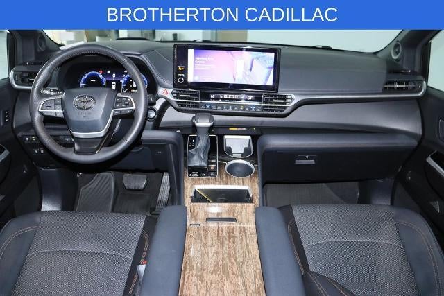 2025 Toyota Sienna Platinum