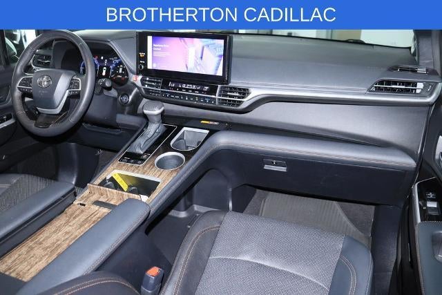 2025 Toyota Sienna Platinum
