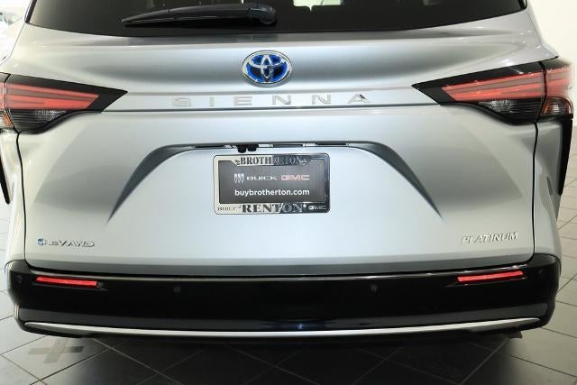 2025 Toyota Sienna Platinum