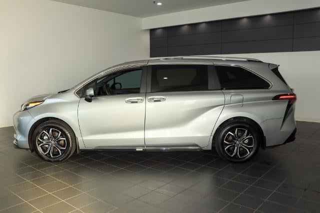 2025 Toyota Sienna Platinum