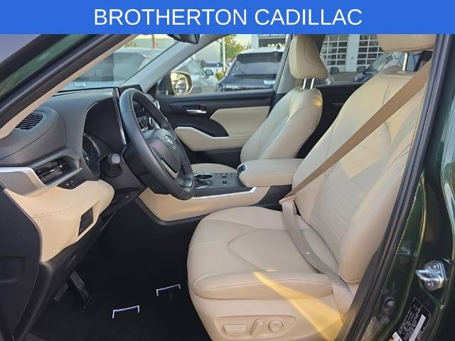 2025 Toyota Highlander Hybrid XLE