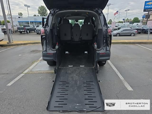 2022 Toyota Sienna LE